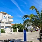Apartamento Miline-3 By Interhome